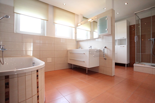 Rebar, Laščina, 240m²