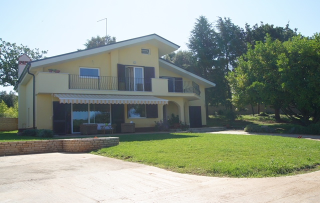 Rovinj,dvije kuće sa velikim zemljištem, Istra, 350m²