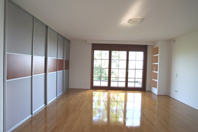 Kameniti stol, Remete, 320m²