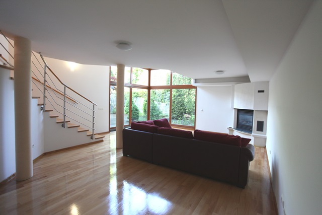 Kameniti stol, Remete, 320m²