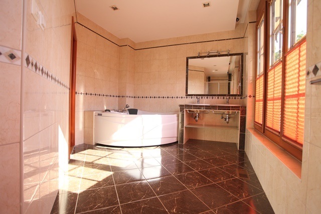 Kameniti stol, Remete, 320m²