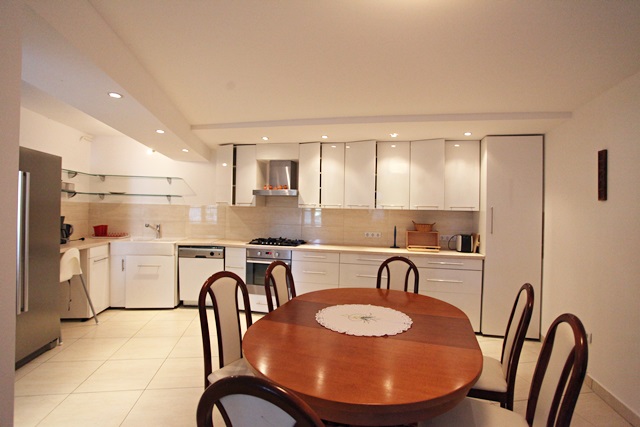 Rokov perivoj, Tuškanac, 130m²