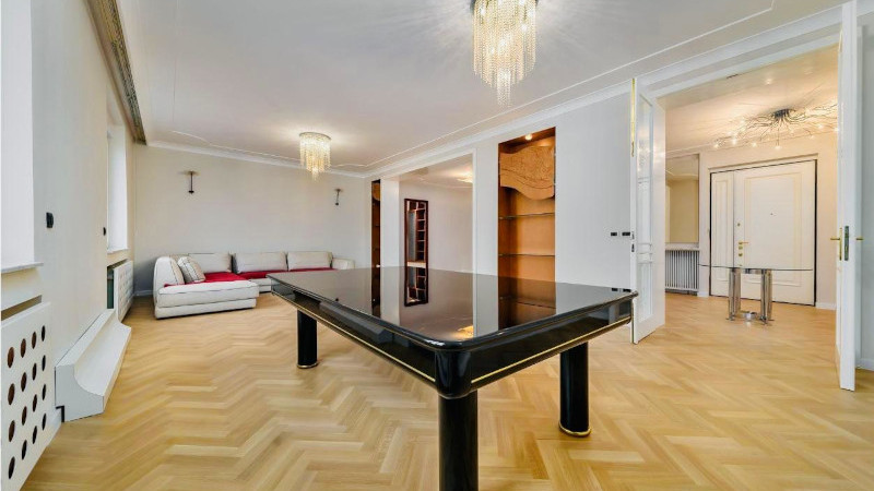 Trg bana Jelačića, Centar, 160m²