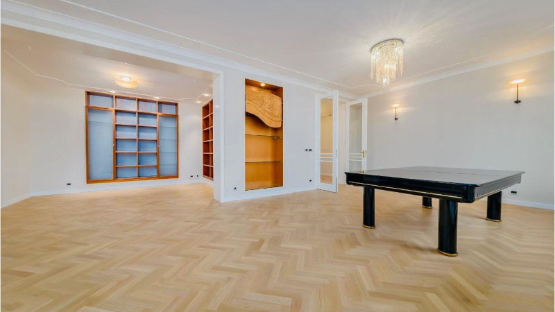 Trg bana Jelačića, Centar, 160m²