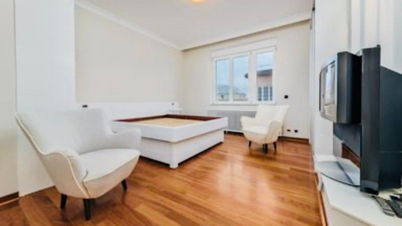 Trg bana Jelačića, Centar, 160m²