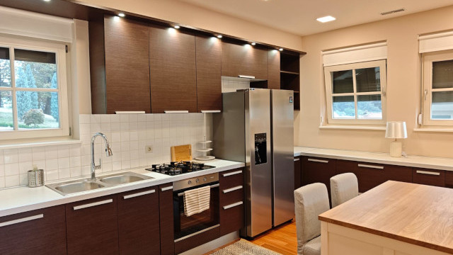 Kameniti stol, Remete, 198m²