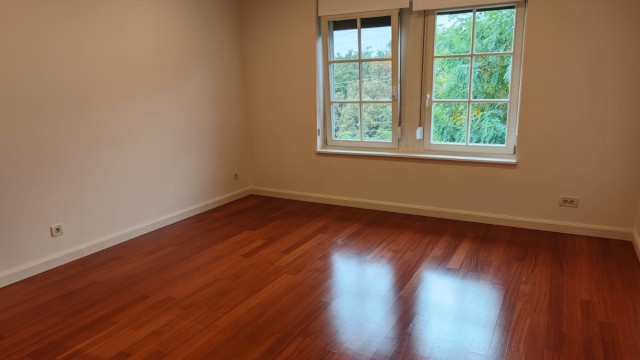 Kameniti stol, Remete, 198m²