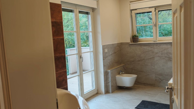 Kameniti stol, Remete, 198m²