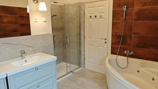 Kameniti stol, Remete, 198m²