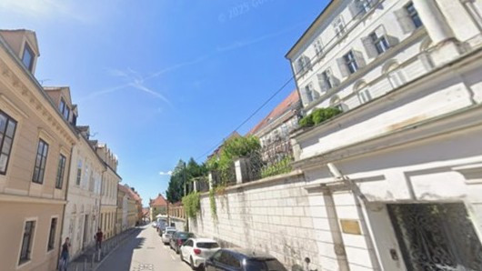 Radićeva, Gornji grad, 900m&sup2;